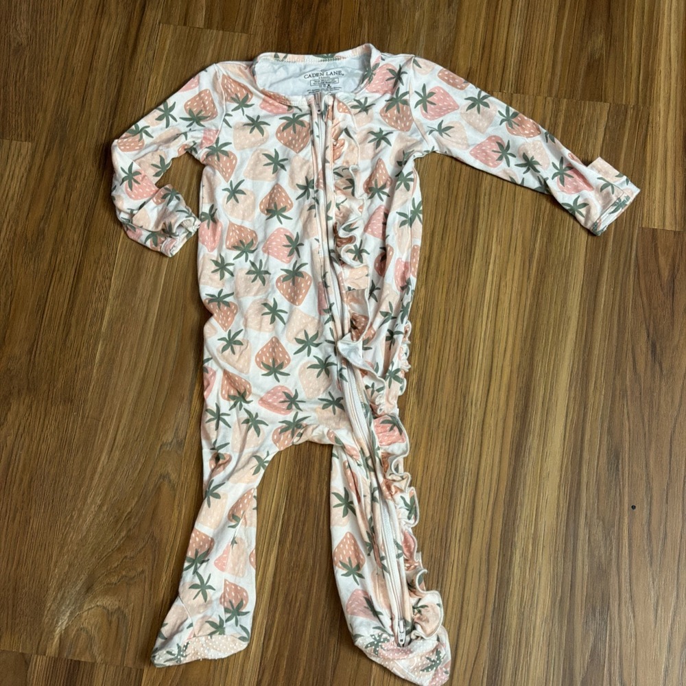 Caden Lane Baby Girls Strawberry Pink 6-9 Months Ruffle Footed Sleeper Pajamas
